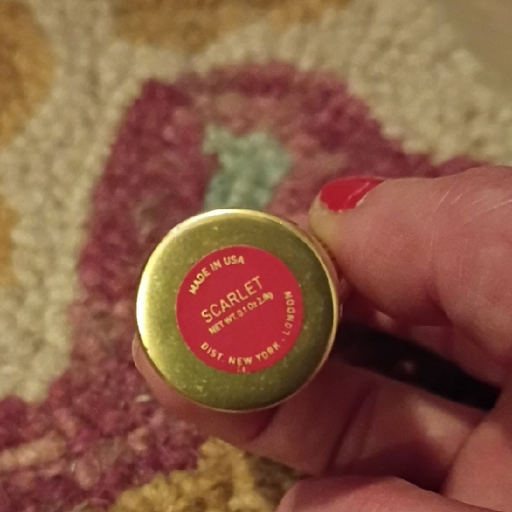 Estee Lauder Vintage Scarlet Lipstick - Picture 2 of 5